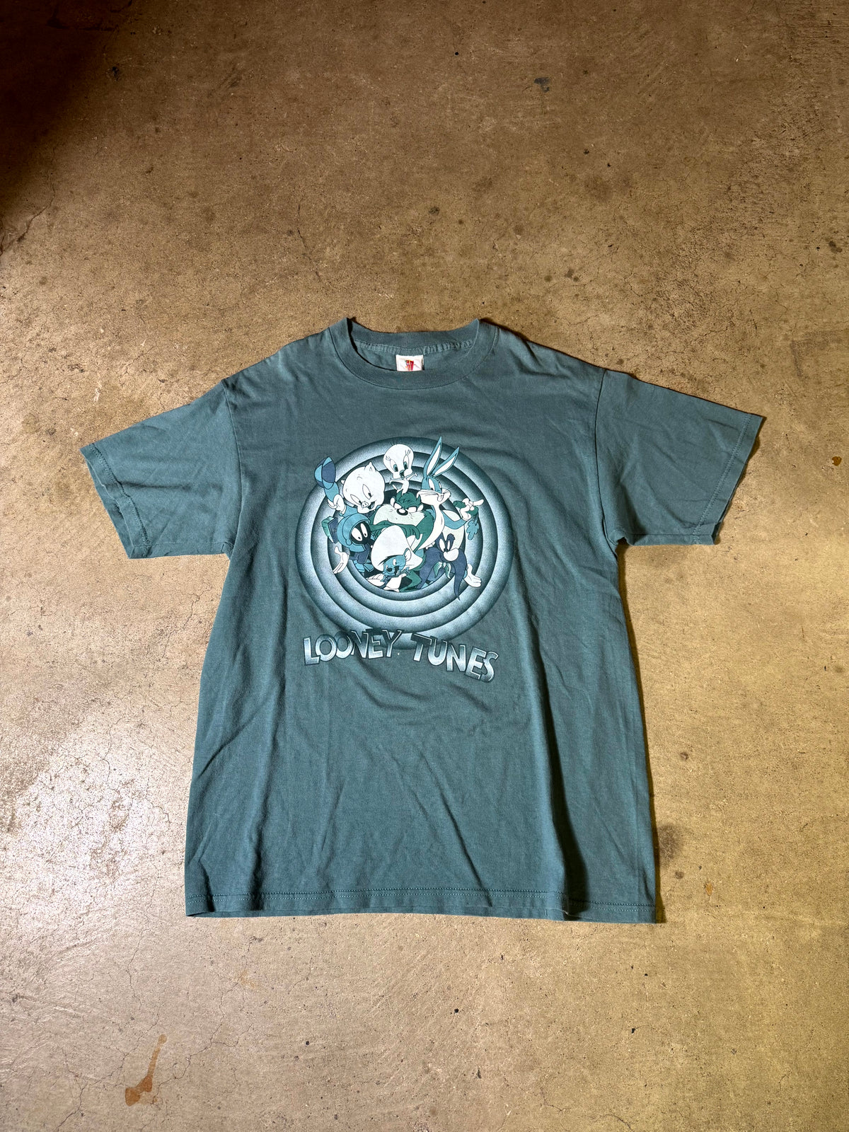 90s Looney tunes Six Flags Tee-L